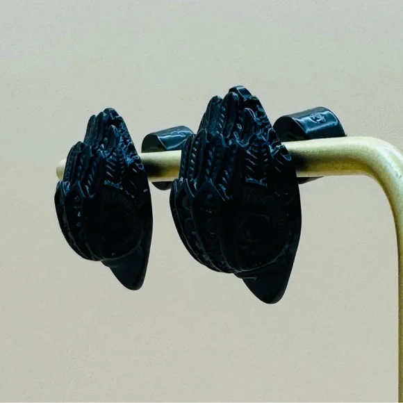 Kurt Geiger Eagle Stud Earrings Black Crystals on Black - Picture 4 of 12